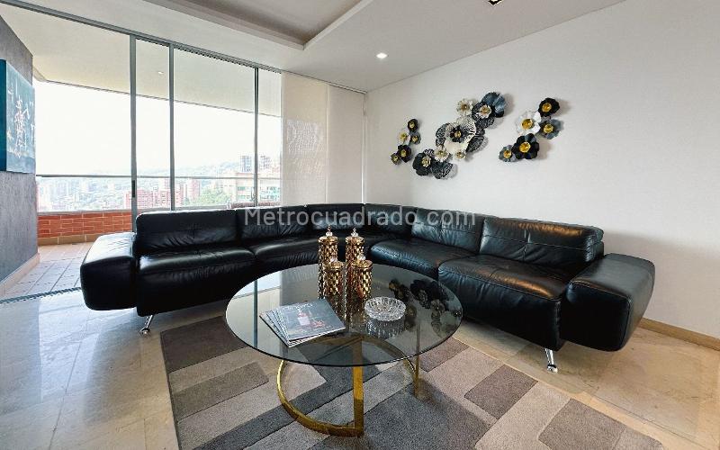 Luxury 3BR Apartment with Private Terrace in El Poblado - 2