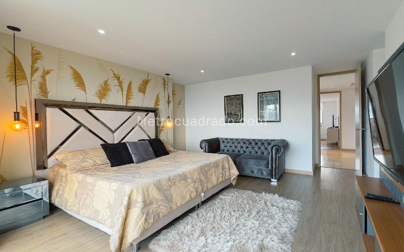 Luxury 3BR Apartment with Private Terrace in El Poblado - 8