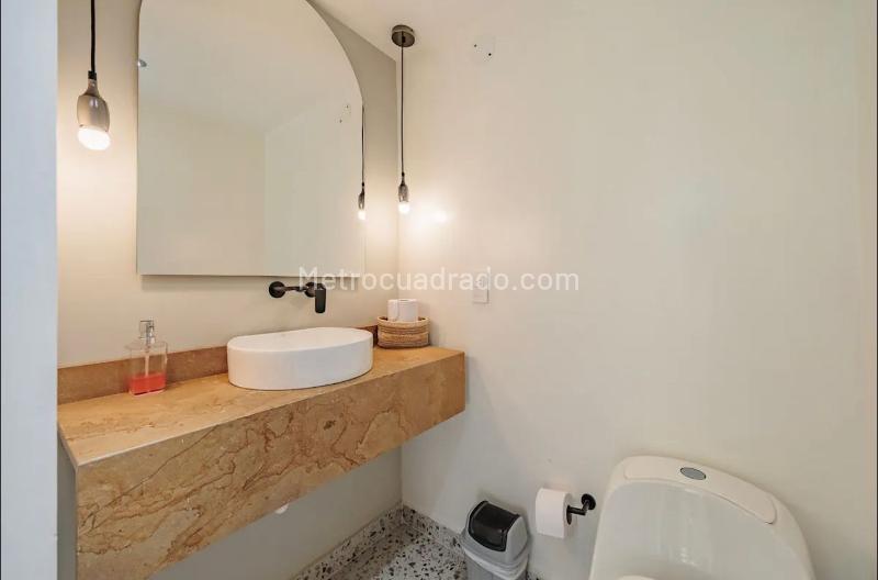 Apartamento Atractivo de 2 Alcobas y 3 Baños en El Poblado Alto - 8