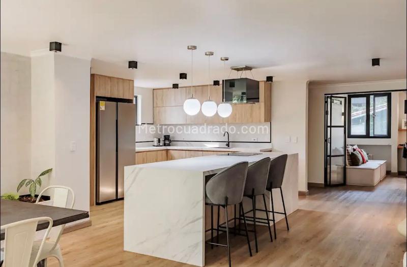 Apartamento Atractivo de 2 Alcobas y 3 Baños en El Poblado Alto - 4