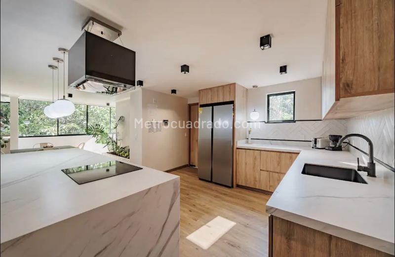 Apartamento Atractivo de 2 Alcobas y 3 Baños en El Poblado Alto - 5