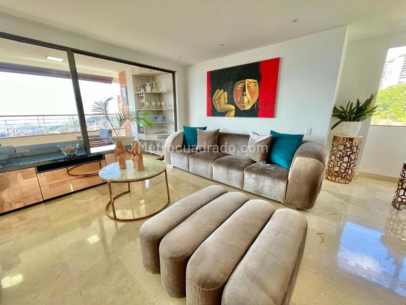 Stunning 3BR Apartment with Panoramic Views in El Poblado - 3