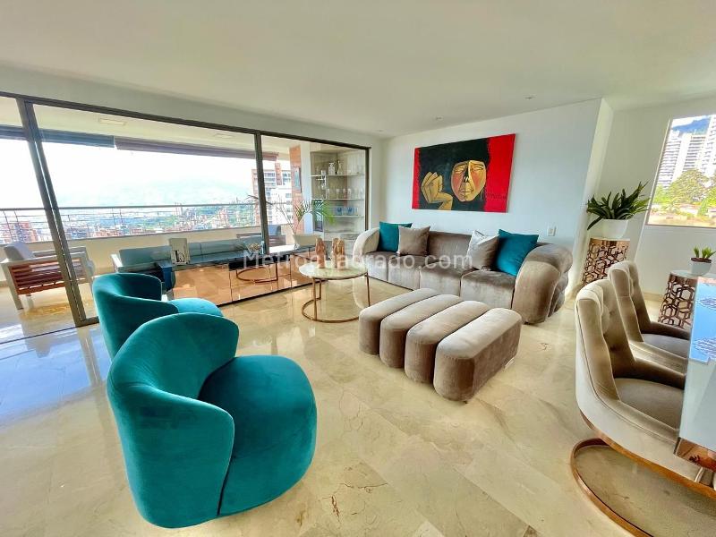 Stunning 3BR Apartment with Panoramic Views in El Poblado - 4