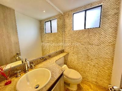 Apartamento de 3 alcobas en arriendo en Poblado Alto, Medellín, 245 m² · foto 10 de 20