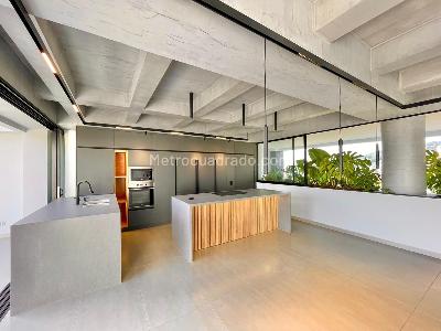 Apartamento de 3 alcobas en venta en El Tesoro, Medellín, 230 m² · foto 2 de 17