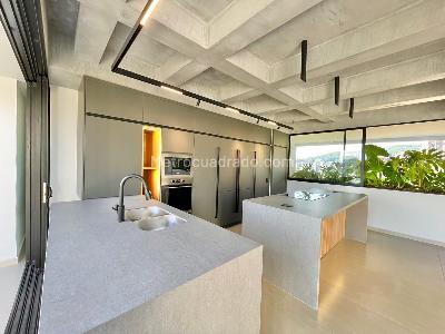 Apartamento de 3 alcobas en venta en El Tesoro, Medellín, 230 m² · foto 3 de 17