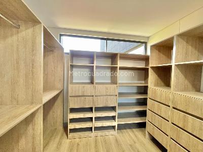 Apartamento de 3 alcobas en venta en El Tesoro, Medellín, 230 m² · foto 9 de 17