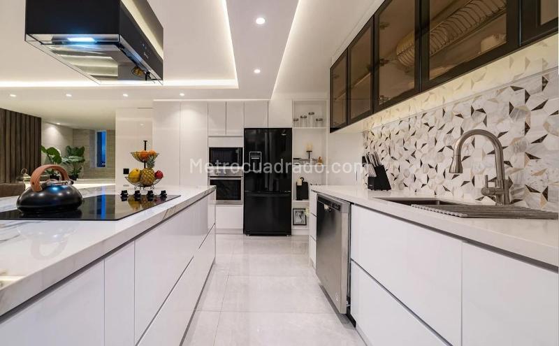 Luxury 3BR Apartment in El Poblado Alto - 3