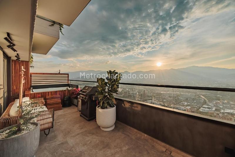 Apartamento de Lujo de 3 Alcobas con Vistas Panorámicas en El Poblado - 2