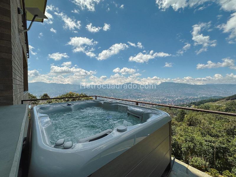 Unique 4BR Mansion in Alto De Las Palmas - 6