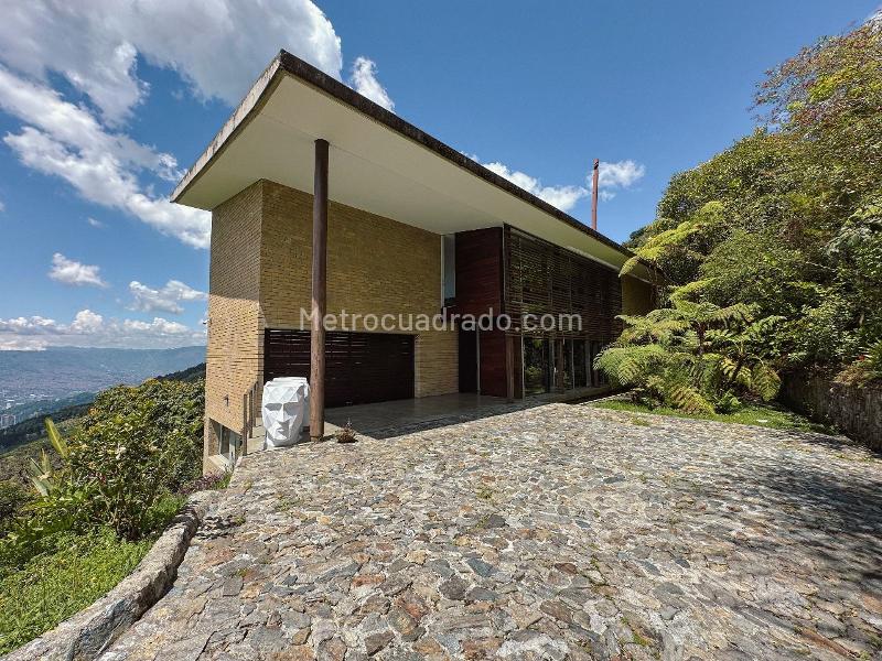 Mansión única de 4 Alcobas en Alto de Las Palmas