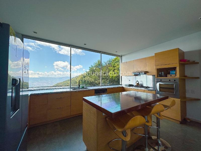 Unique 4BR Mansion in Alto De Las Palmas - 9