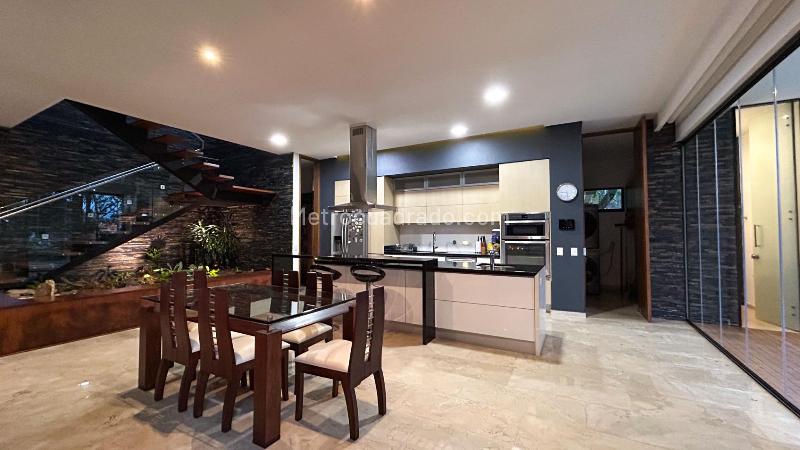 Modern 4BR Country House Near City in Altos del Poblado - 6