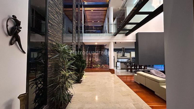 Modern 4BR Country House Near City in Altos del Poblado - 2