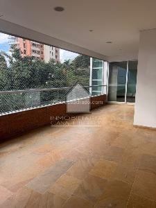 Apartamento de 3 alcobas en arriendo en El Poblado, Medellín, 272 m² · foto 2 de 20