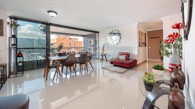 Apartamento de 4 alcobas en venta en Loma De Los Parra, Medellín, 157 m² · foto 2 de 20