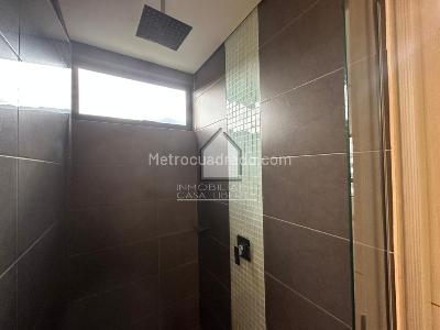 Apartaestudio en venta en El Poblado, Medellín, 64 m² · foto 11 de 20