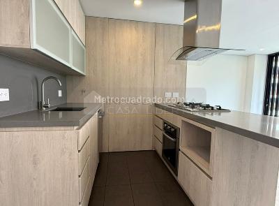 Apartamento de 2 alcobas en venta en El Poblado, Medellín, 108 m² · foto 3 de 20