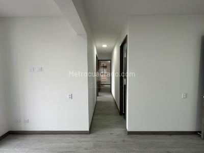 Apartamento de 3 alcobas en venta en Las Palmas, Medellín, 70 m² · foto 10 de 12