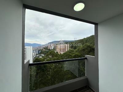 Apartamento de 3 alcobas en venta en Las Palmas, Medellín, 70 m² · foto 2 de 12