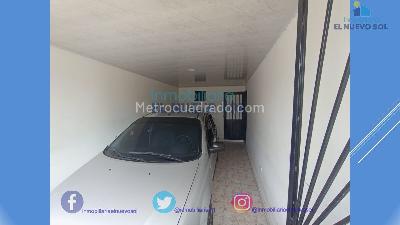 Casa de 3 alcobas en venta en La Carolina, Villavicencio, 90 m² · foto 2 de 17