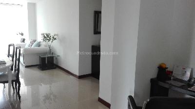 Apartamento de 3 alcobas en venta en Pinares, Pereira, 94 m² · foto 3 de 8