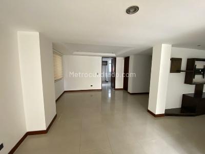 Casa de 3 alcobas en venta en Pinares, Pereira, 214 m² · foto 3 de 13