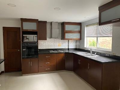 Casa de 3 alcobas en venta en Pinares, Pereira, 214 m² · foto 6 de 13