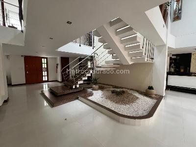 Casa de 5 alcobas en venta en Pinares De San Martin, Pereira, 303 m² · foto 2 de 15