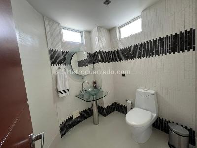 Casa de 5 alcobas en venta en Pinares De San Martin, Pereira, 303 m² · foto 3 de 15