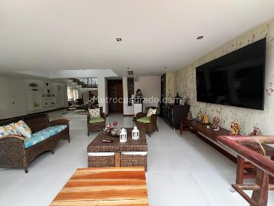 Casa de 5 alcobas en venta en Pinares De San Martin, Pereira, 303 m² · foto 4 de 15