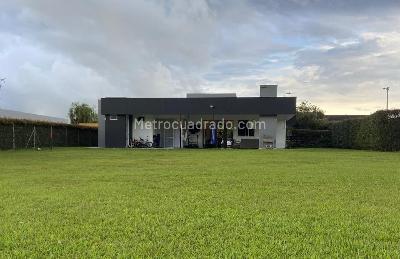 Casa de 4 alcobas en venta en Via Condina, Pereira, 1873 m² · foto 2 de 12