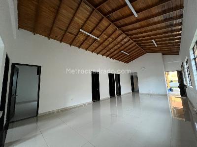 Casa de 5 alcobas en venta en Circunvalar, Pereira, 600 m² · foto 7 de 9