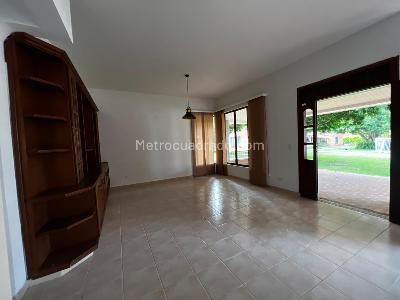 Casa de 3 alcobas en venta en Cerritos, Pereira, 440 m² · foto 4 de 15