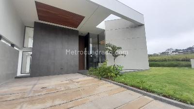 Casa de 3 alcobas en venta en Cerritos, Pereira, 1600 m² · foto 14 de 14