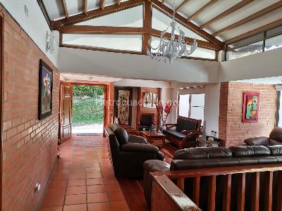 Casa de 3 alcobas en venta en Cerritos Via Cartago, Pereira · foto 2 de 13