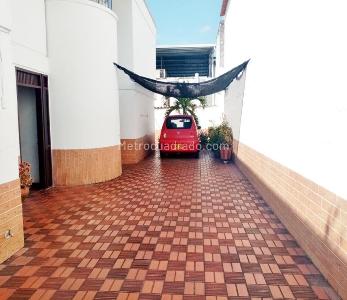 Casa de 4 alcobas en venta en Altos De Cabecera, Bucaramanga, 208 m² · foto 14 de 15