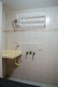 Apartaestudio en arriendo en Chapinero Alto Emaus, Bogotá, 30 m² · foto 9 de 11