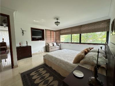 Apartamento de 2 alcobas en venta en El Poblado, Medellín, 212 m² · foto 3 de 20