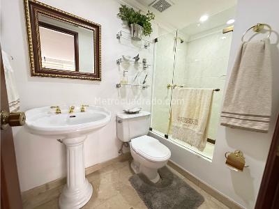 Apartamento de 2 alcobas en venta en El Poblado, Medellín, 212 m² · foto 6 de 20