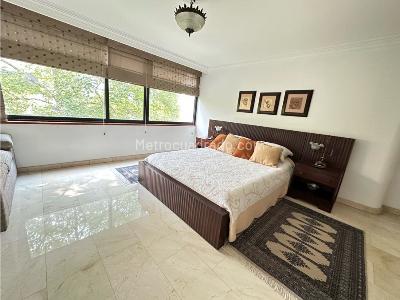 Apartamento de 2 alcobas en venta en El Poblado, Medellín, 212 m² · foto 8 de 20