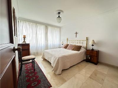 Apartamento de 2 alcobas en venta en El Poblado, Medellín, 212 m² · foto 9 de 20
