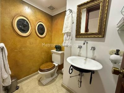 Apartamento de 2 alcobas en venta en El Poblado, Medellín, 212 m² · foto 14 de 20