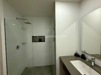 Apartaestudio en venta en El Poblado, Medellín, 28 m² · foto 11 de 20