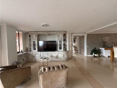Apartamento de 3 alcobas en venta en El Poblado Castropol, Medellín, 196 m² · foto 4 de 20