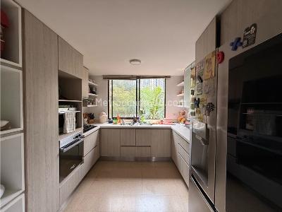 Apartamento de 3 alcobas en venta en El Poblado Castropol, Medellín, 196 m² · foto 16 de 20