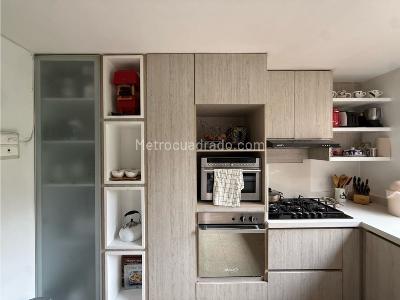 Apartamento de 3 alcobas en venta en El Poblado Castropol, Medellín, 196 m² · foto 18 de 20