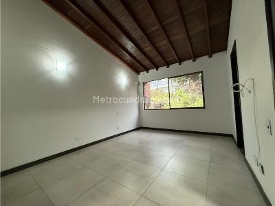 Casa de 3 alcobas en venta en Loma Benedictinos, Envigado, 274 m² · foto 6 de 20
