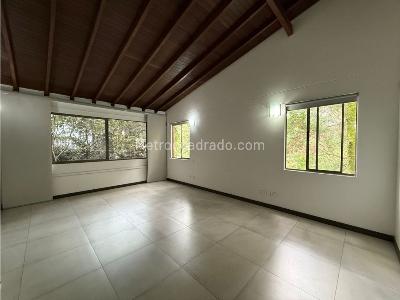 Casa de 3 alcobas en venta en Loma Benedictinos, Envigado, 274 m² · foto 9 de 20