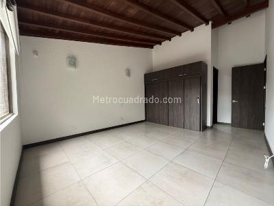 Casa de 3 alcobas en venta en Loma Benedictinos, Envigado, 274 m² · foto 12 de 20